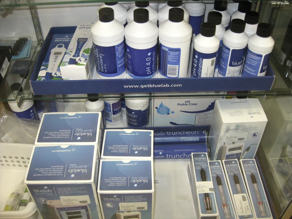 Bluelab pH and EC meters, calibration solutions, Truncheon nutrient pen