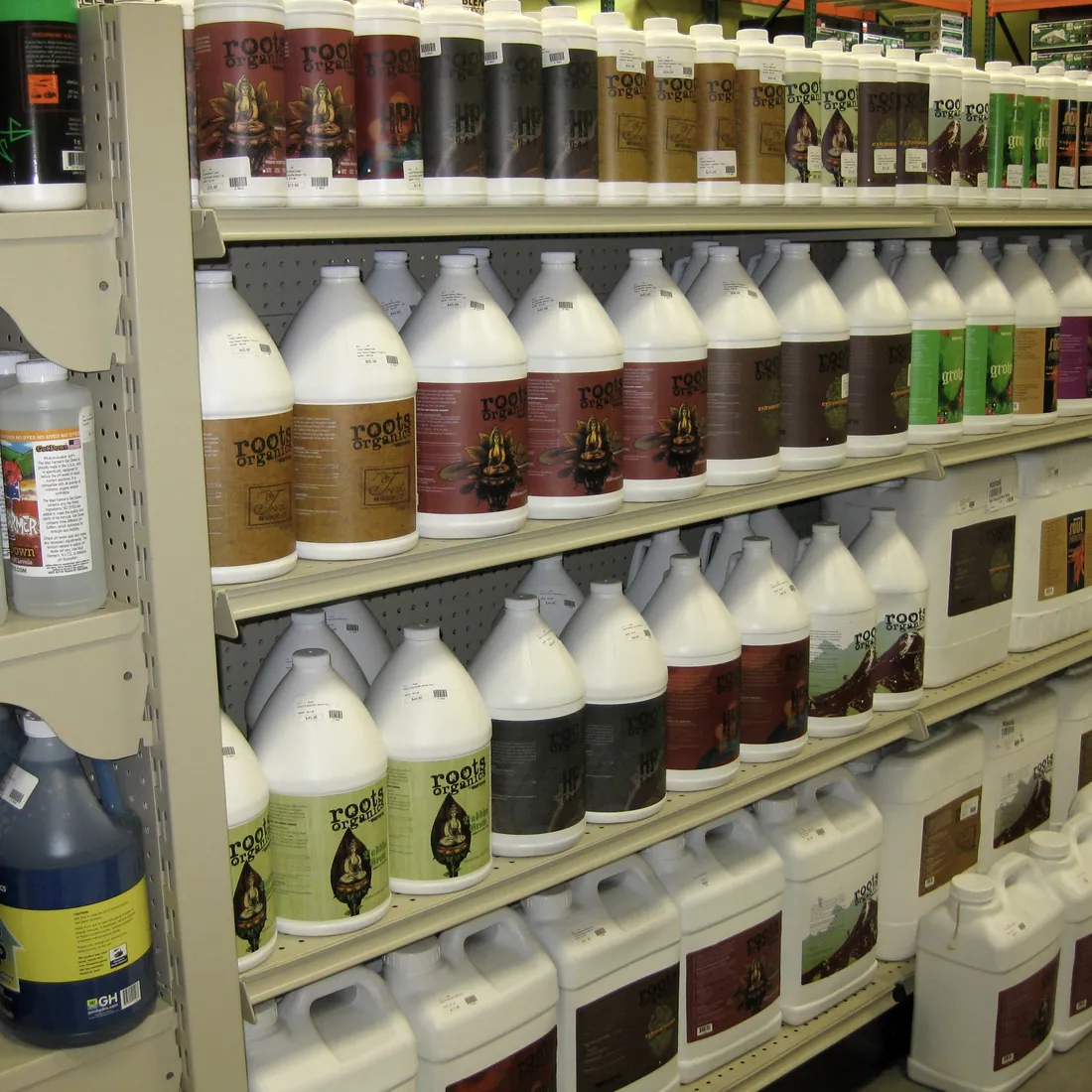 Rogue Farmers nutrient aisle — liquid fertilizers and supplements